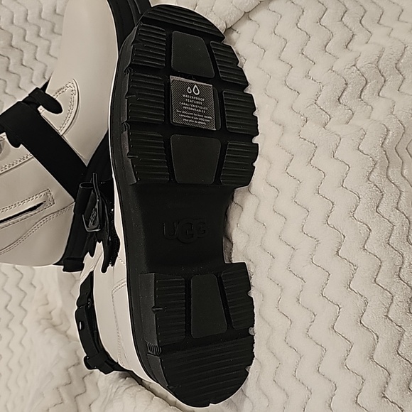 New Ugg Ashton lace-up boots - Picture 3 of 12